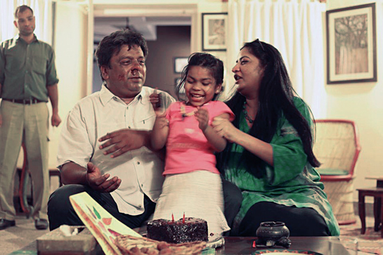 Seen here with his wife Poonam and daughter Nyra, Aditya, who moved to Ranthambhore in 1998, says his life graph is still being plotted.